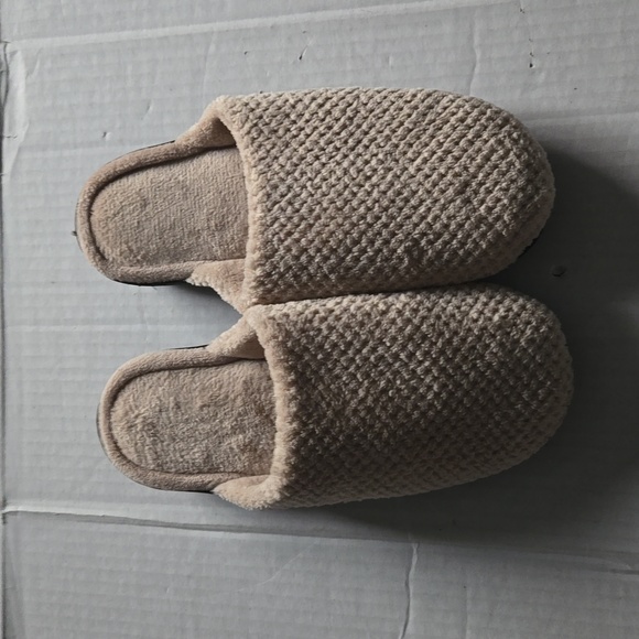 ISO Spa by Isotoner Women’s slippers Size 7 - Picture 1 of 8